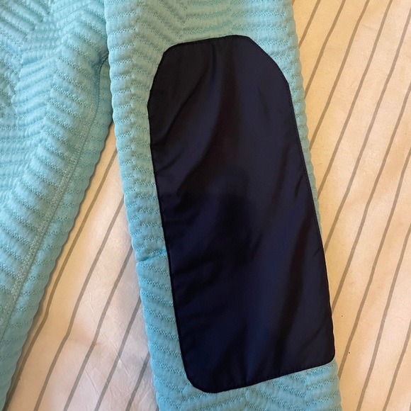 Helly Hansen Light Blue and Navy Quilted Top - Picture 7 of 7
